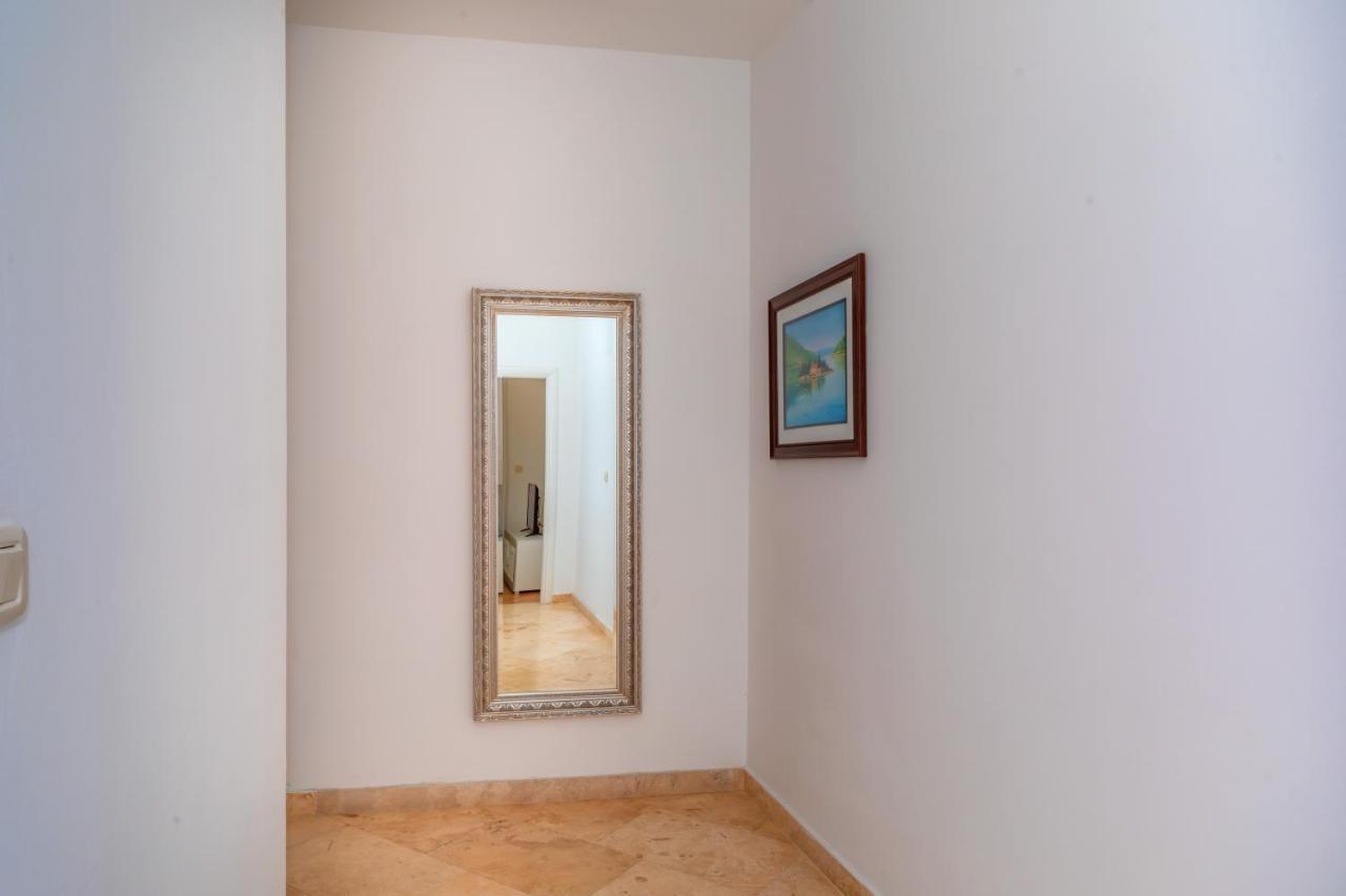 Daire Alex Lux Sea View 1 Rafailovici