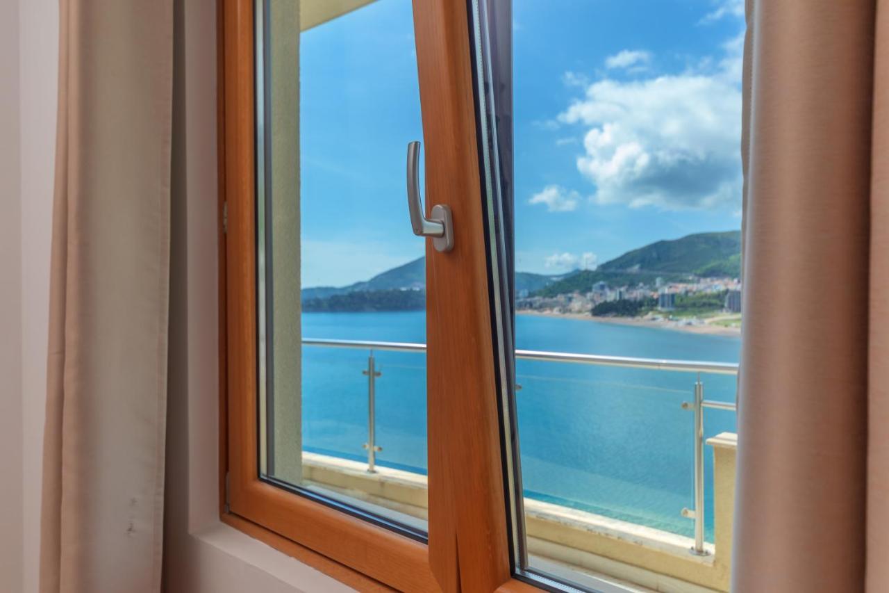 Alex Lux Sea View 1 Daire Rafailovici